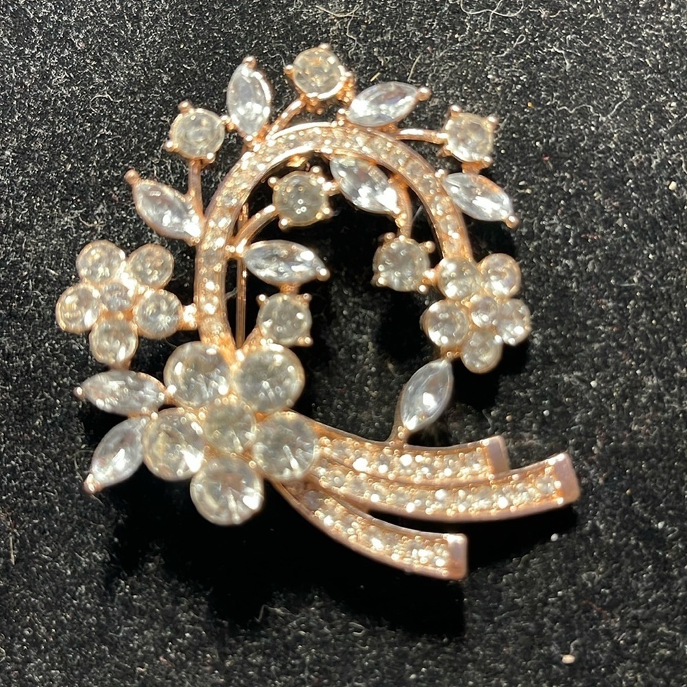 Anne Klein Vintage Signed Floral Pattern Bedazzled Brooch. MA